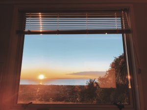 部屋からの朝日(フラットメイト撮影)