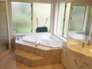 67366_66685_bathroom_ths_thb