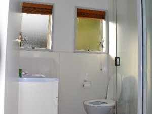 Ensuite Bathroom (3)