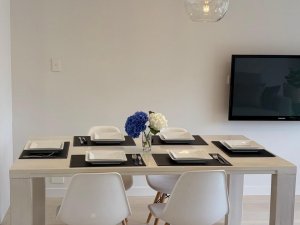 無垢材ダイニングテーブル 値下げしました - ニュージーランド総合情報 