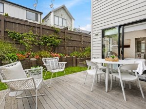 Less than 3MB 4c Aveline-28