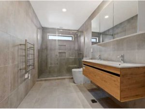 Downstairs main bathroom