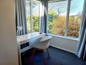 flatmate_desk