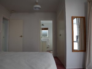 Ensuite Bathroom & Bed