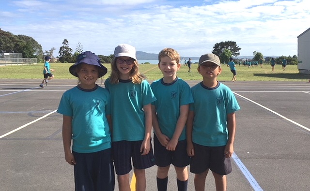 セント・トーマス小学校の生徒たち