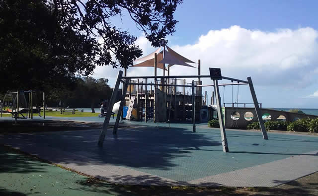 子ども遊具 in Browns Bay