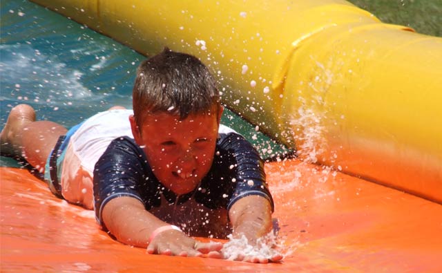 突然出現した大きなスライダー「Wet'n Wild」