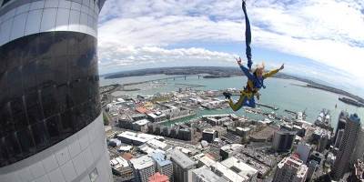 SkyJump-coming-down
